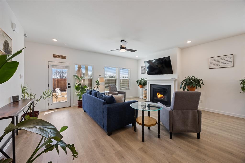 2233 Maple Ridge Drive Van Alstyne, TX 75495 - Photo 9 of 34