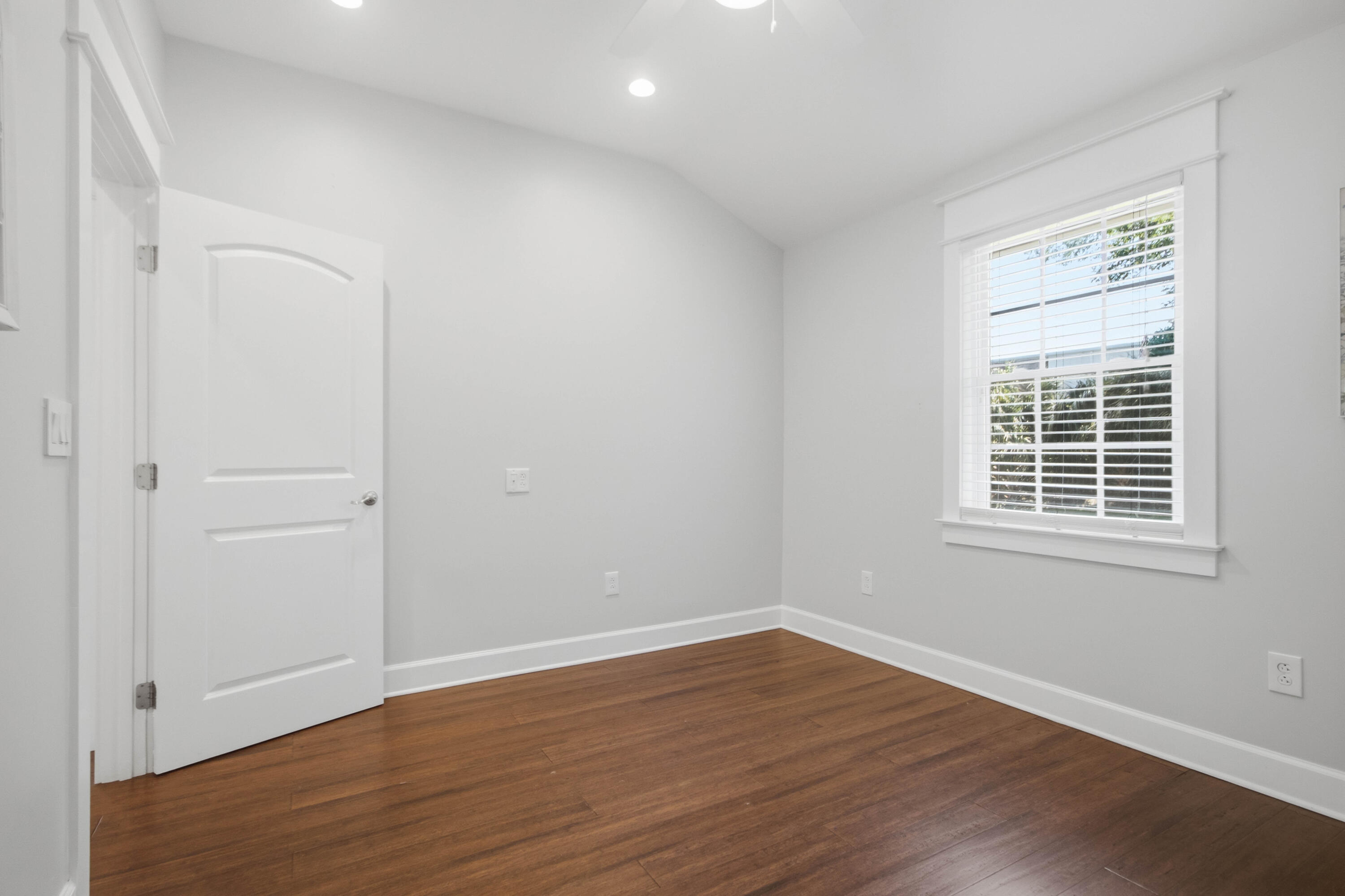 1084 Rosemead Road Mount Pleasant, SC 29464 - Photo 27 of 38