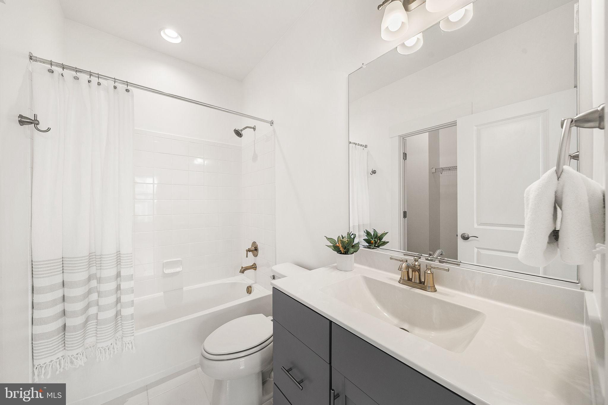 18120 Moss Garden Road Dumfries, VA 22026 - Photo 27 of 54 Ensuite Bath