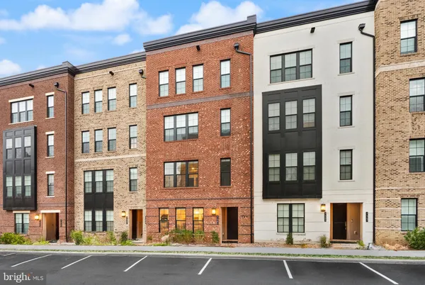 $873,500 | 7461 Backett Wood Terrace, Unit 1213, McLean, VA 22102