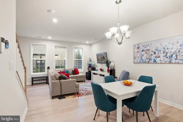 $873,500 | 7461 Backett Wood Terrace, Unit 1213, McLean, VA 22102