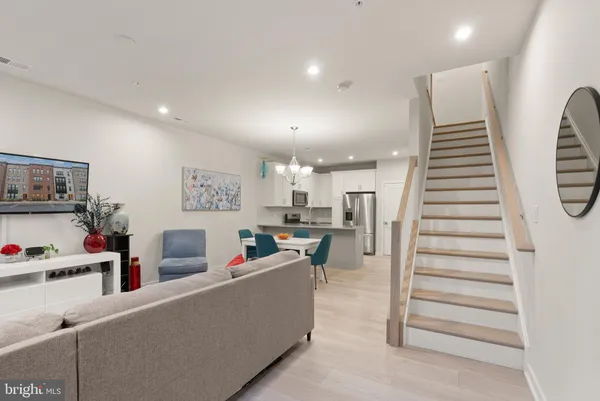 $873,500 | 7461 Backett Wood Terrace, Unit 1213, McLean, VA 22102