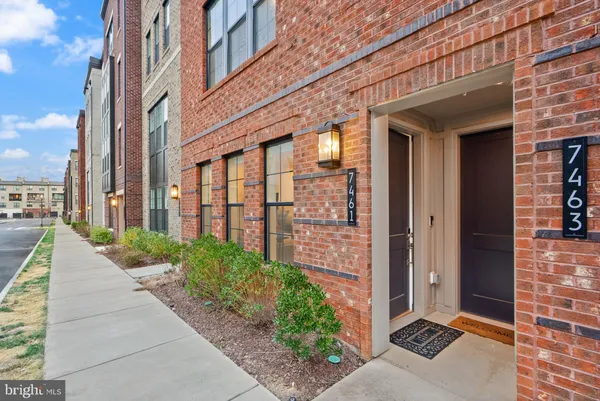 $873,500 | 7461 Backett Wood Terrace, Unit 1213, McLean, VA 22102