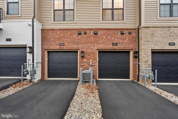 $873,500 | 7461 Backett Wood Terrace, Unit 1213, McLean, VA 22102