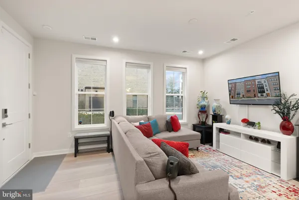 $873,500 | 7461 Backett Wood Terrace, Unit 1213, McLean, VA 22102