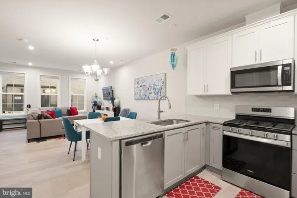 $873,500 | 7461 Backett Wood Terrace, Unit 1213, McLean, VA 22102