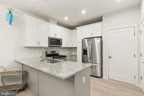 $873,500 | 7461 Backett Wood Terrace, Unit 1213, McLean, VA 22102