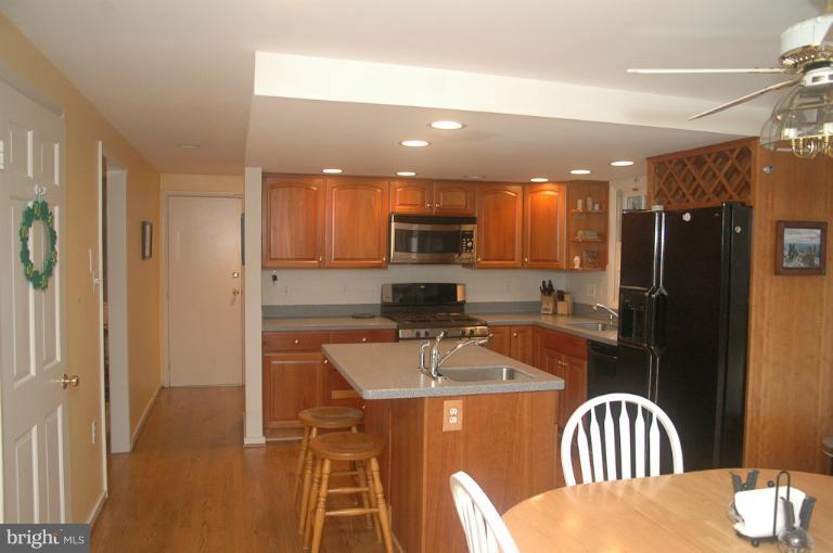2515 Foxcroft Way Reston, VA 20191 - Photo 14 of 30 Kitchen