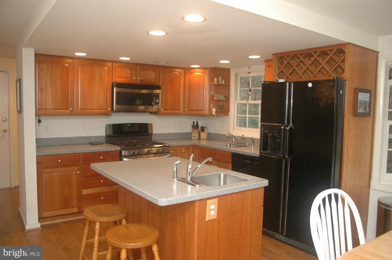 2515 Foxcroft Way Reston, VA 20191 - Photo 8 of 30 Kitchen