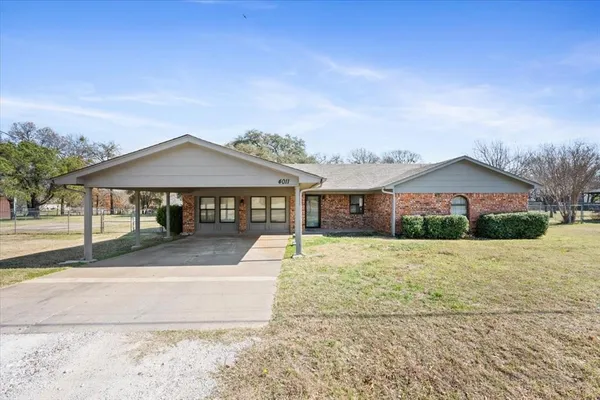 $395,000 | 4011 Mountain Vista Drive, Granbury, TX 76048