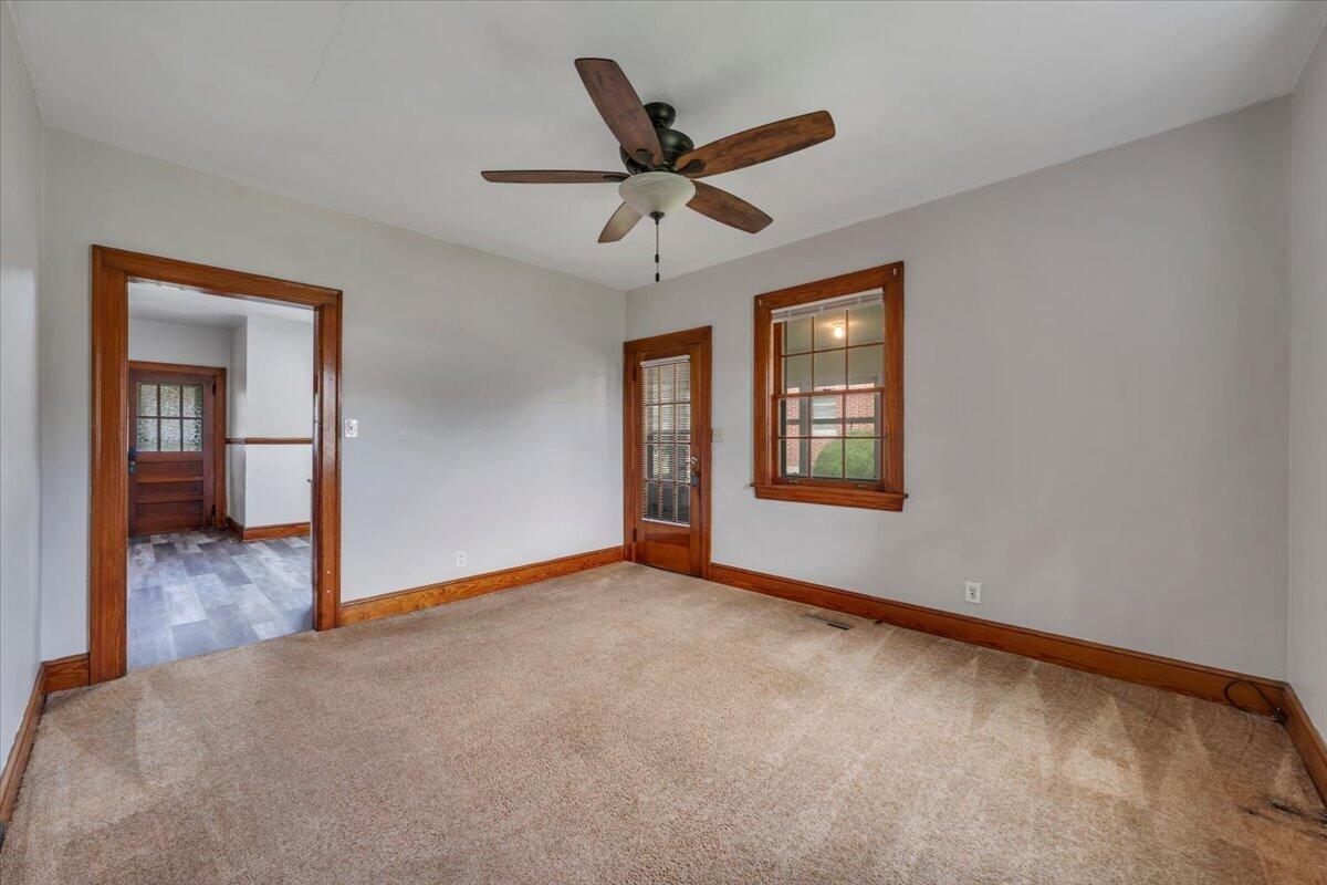 408 Liberty Road Northeast Roanoke, VA 24012 - Photo 7 of 37 07-MIB04176