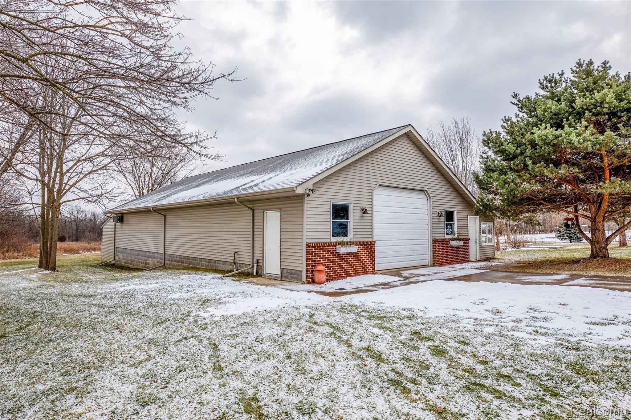 79580 Hipp Road Romeo, MI 48065 - Photo 16 of 97 16.Outhouse
