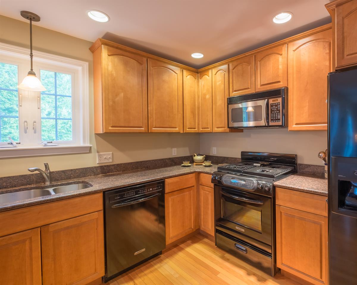319 B Sandown Road Hampstead, NH 03826 - Photo 8 of 29 Gallery Image 8