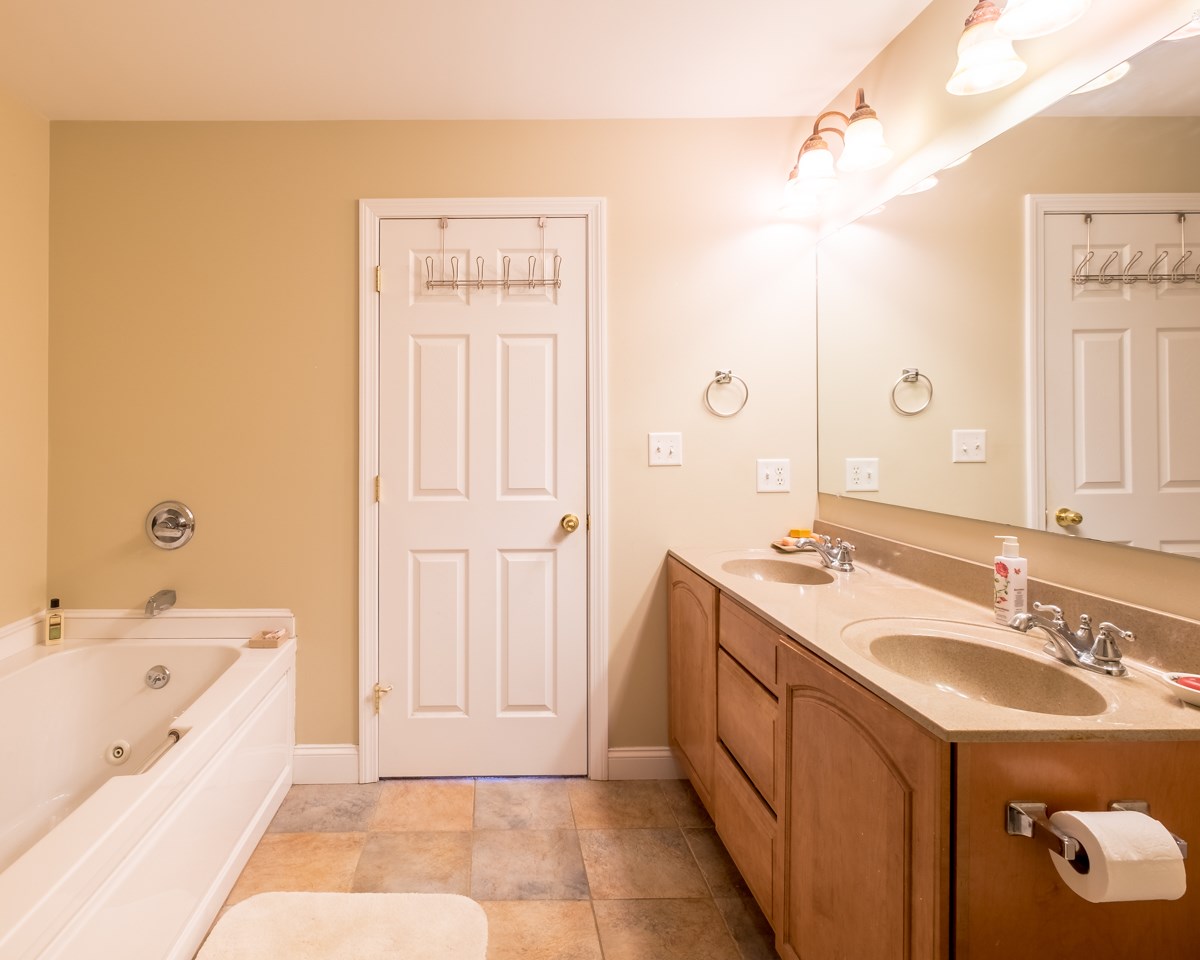 319 B Sandown Road Hampstead, NH 03826 - Photo 10 of 29 Gallery Image 10