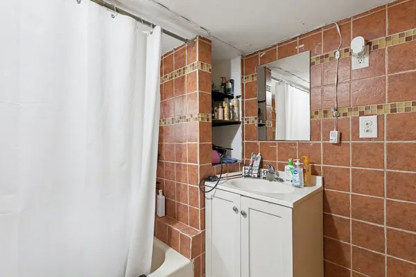 $485,000 | 6342 West Henderson Street, Chicago, IL 60634