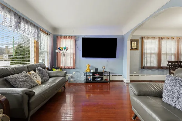 $485,000 | 6342 West Henderson Street, Chicago, IL 60634