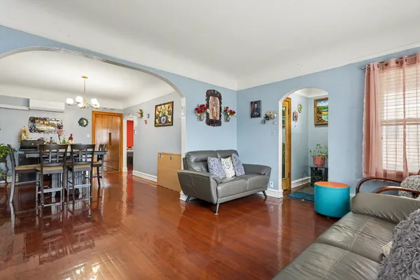 $485,000 | 6342 West Henderson Street, Chicago, IL 60634