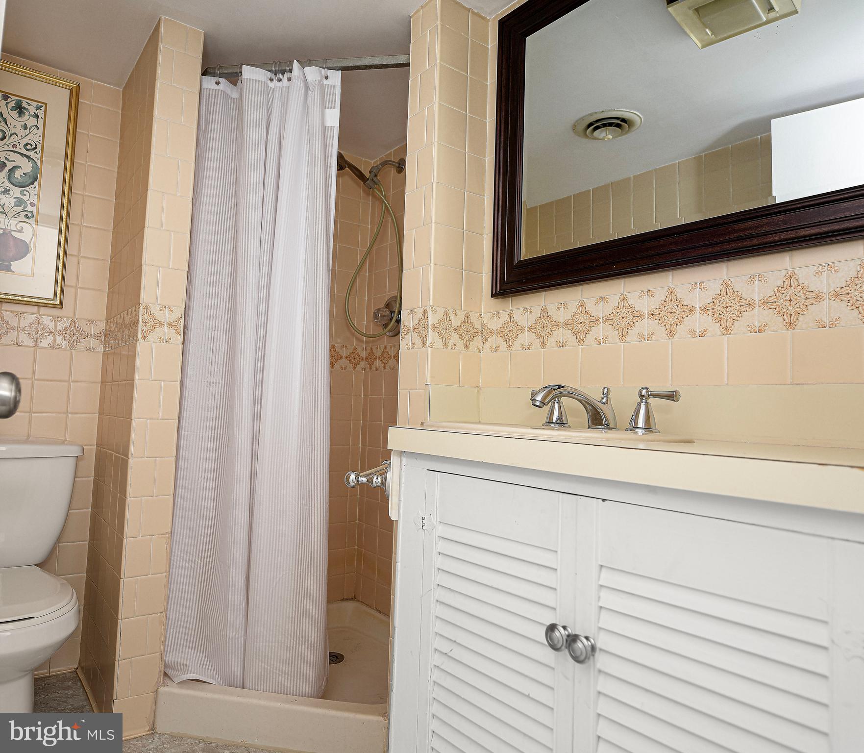8724 Littlewood Road Baltimore, MD 21234 - Photo 10 of 30 Private bath