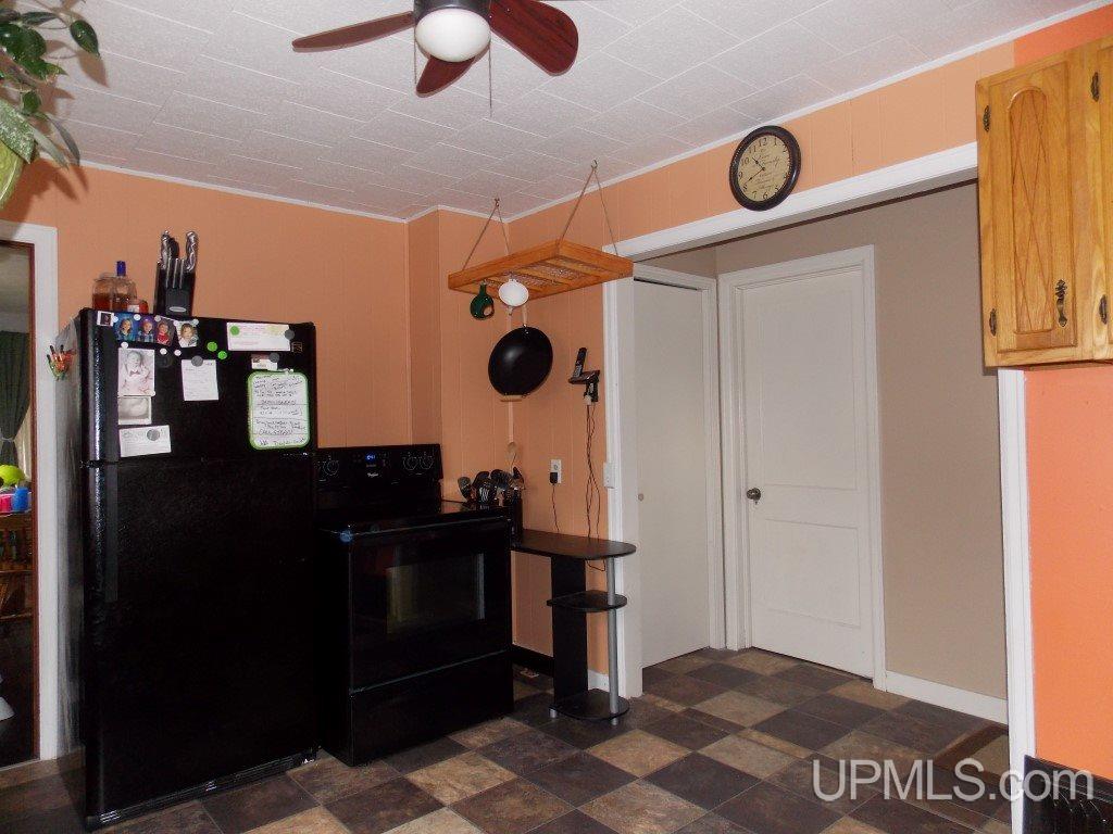 421 Lyons Street Baraga, MI 49908 - Photo 4 of 18