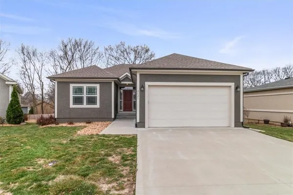 $361,900 | 2621 Northeast Sonora Valley Drive, Blue Springs, MO 64014