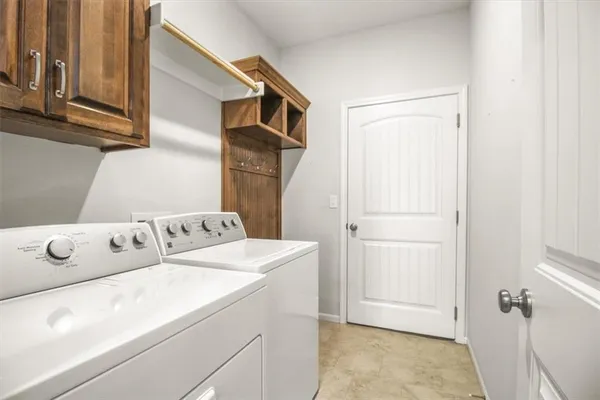 $361,900 | 2621 Northeast Sonora Valley Drive, Blue Springs, MO 64014