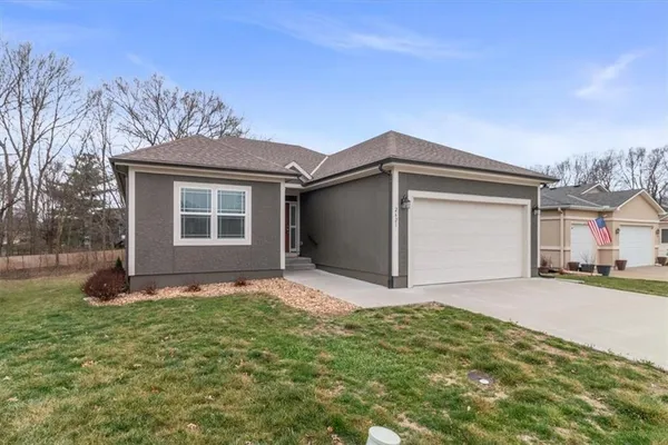 $361,900 | 2621 Northeast Sonora Valley Drive, Blue Springs, MO 64014