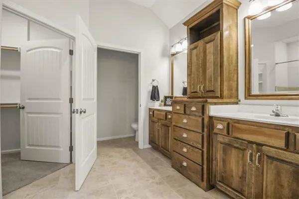 $361,900 | 2621 Northeast Sonora Valley Drive, Blue Springs, MO 64014