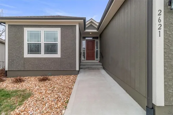 $361,900 | 2621 Northeast Sonora Valley Drive, Blue Springs, MO 64014