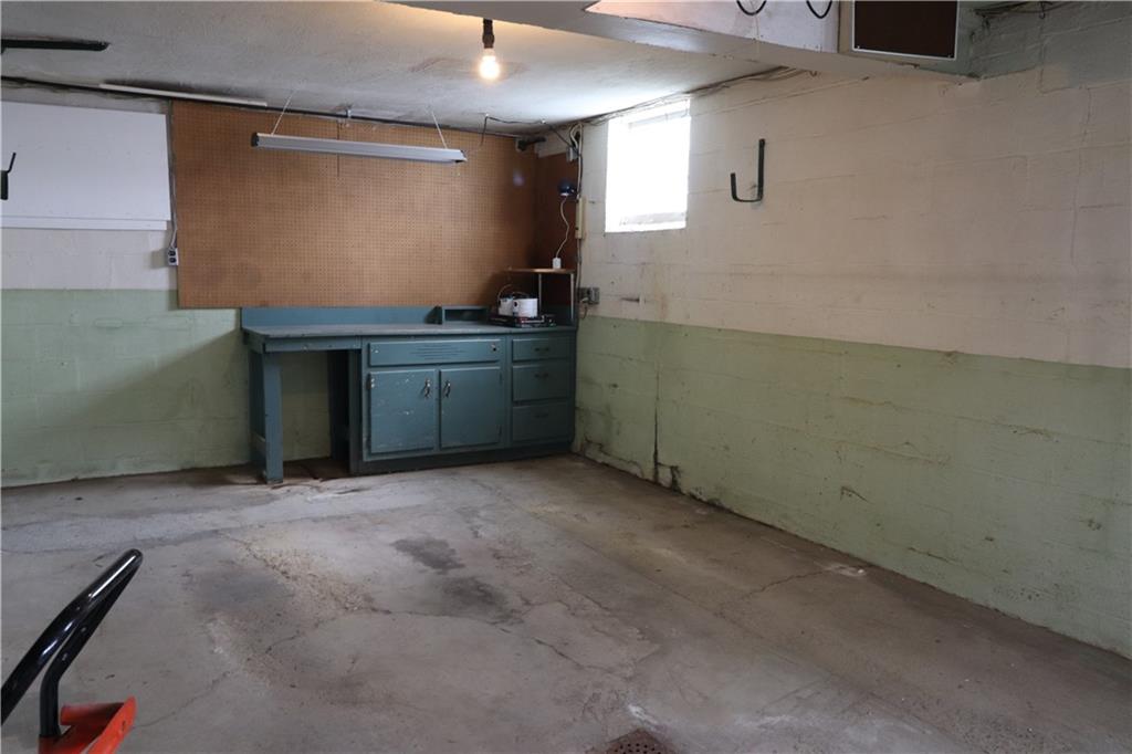 2012 Spring Hill Road Pittsburgh, PA 15243 - Photo 33 of 34 a room with cabinets and a wooden floors