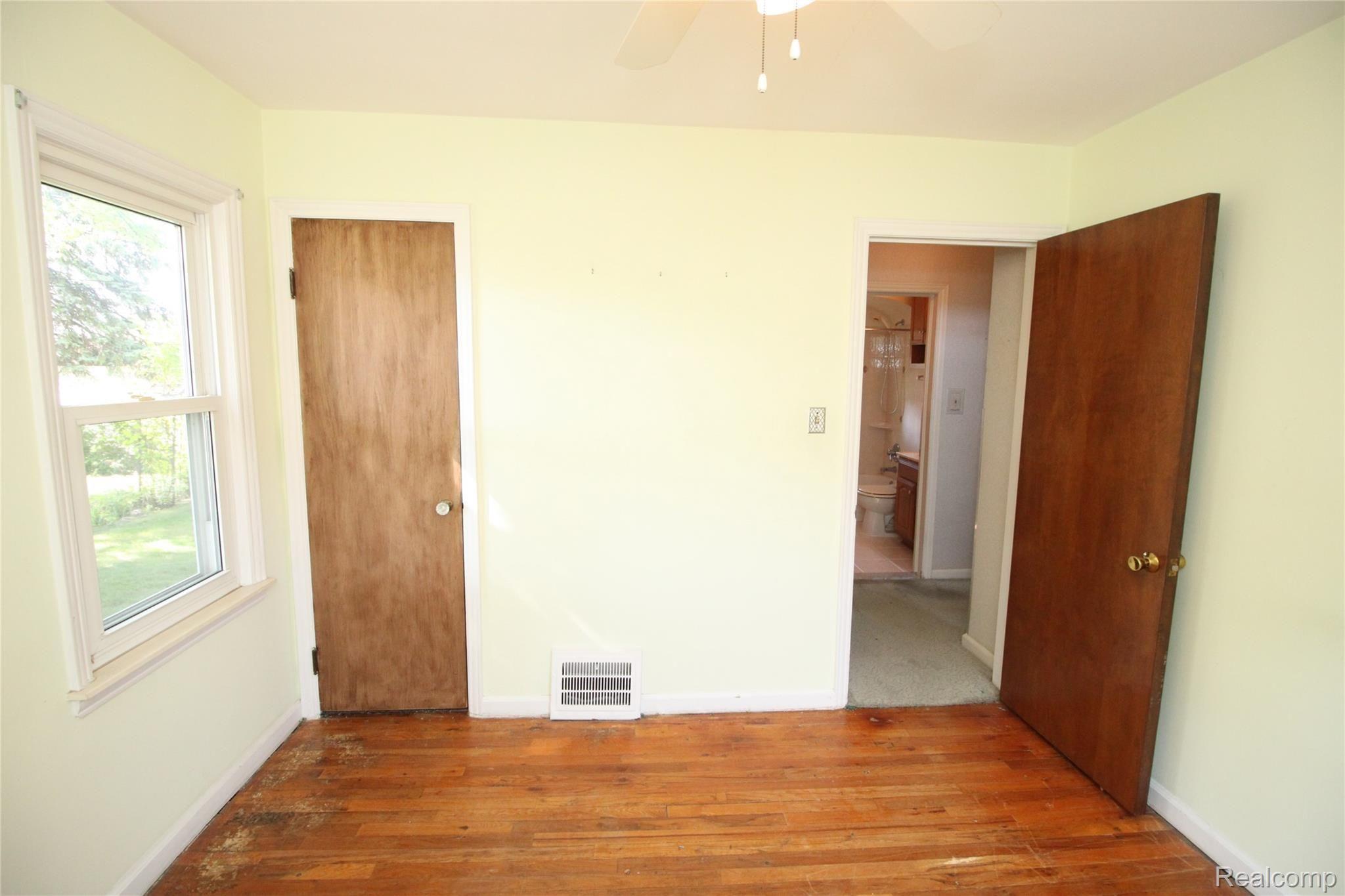 8640 Harding Street Center Line, MI 48015 - Photo 16 of 28 IMG_0778.JPG