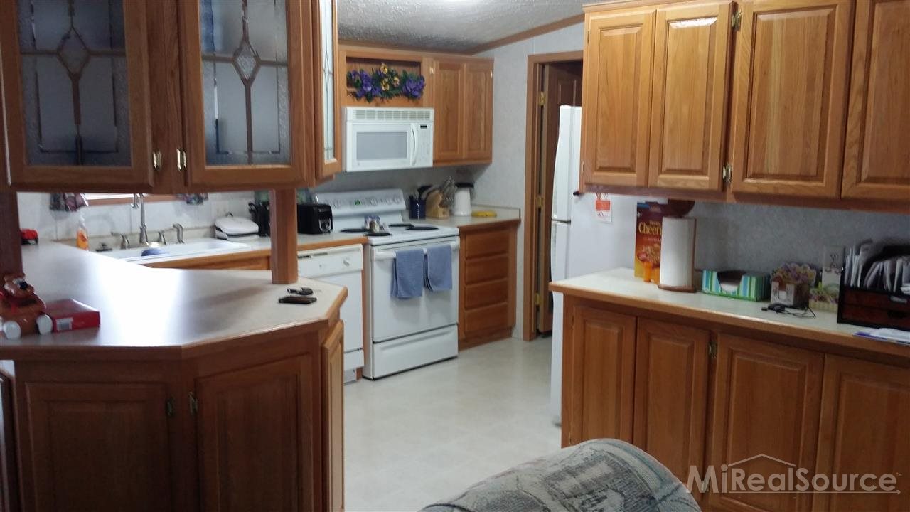 3333 Ravenswood Road, Unit 37 Marysville, MI 48040 - Photo 7 of 15 31227783-6.JPG