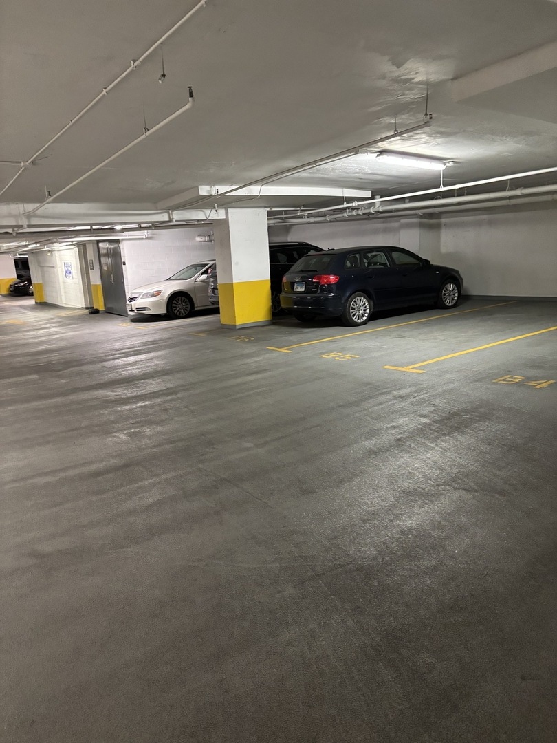 405 North Wabash Avenue, Unit B4 Chicago, IL 60611 - Photo 5 of 7 a view of parking area