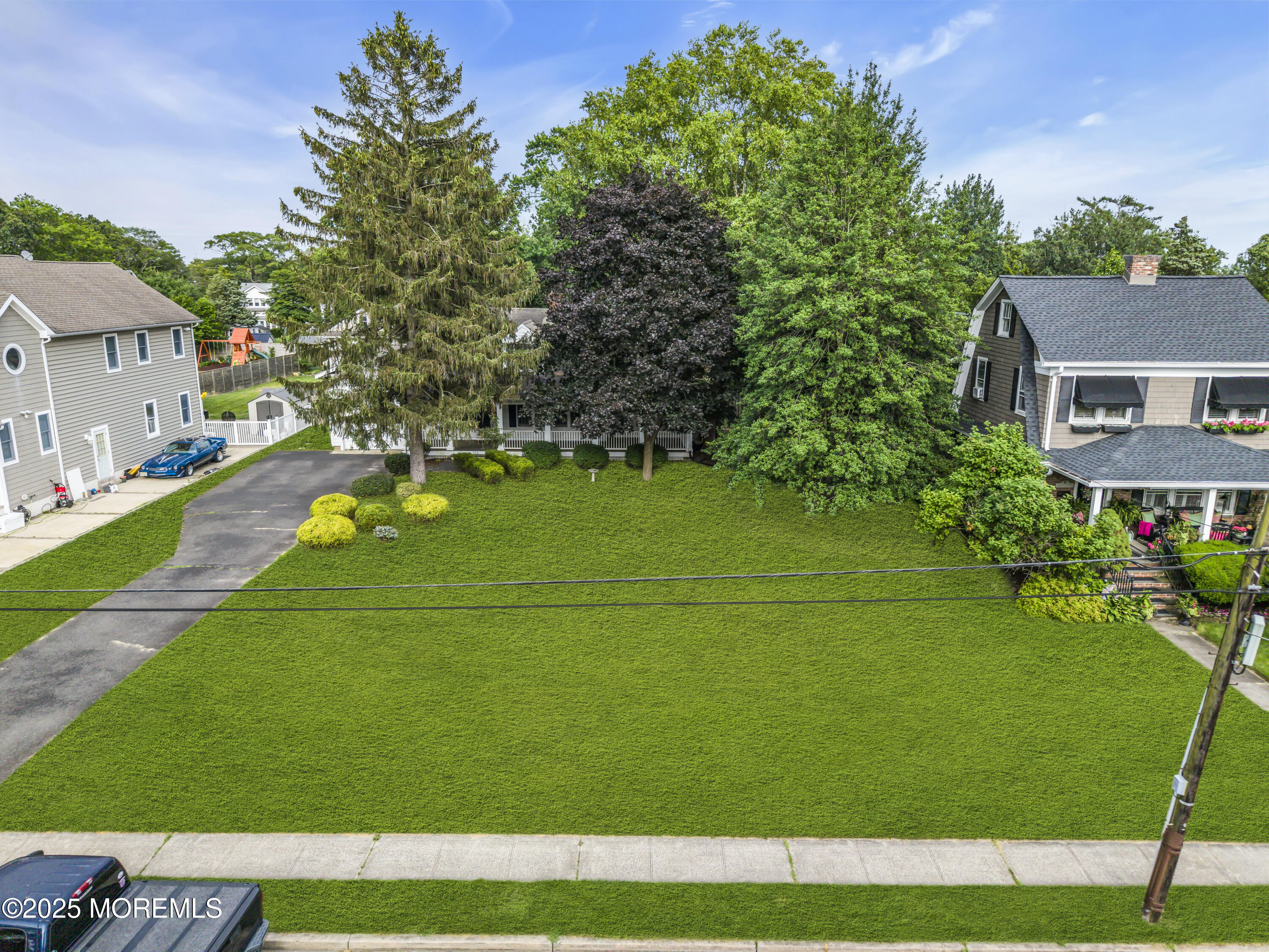 a view of a house with a big yard