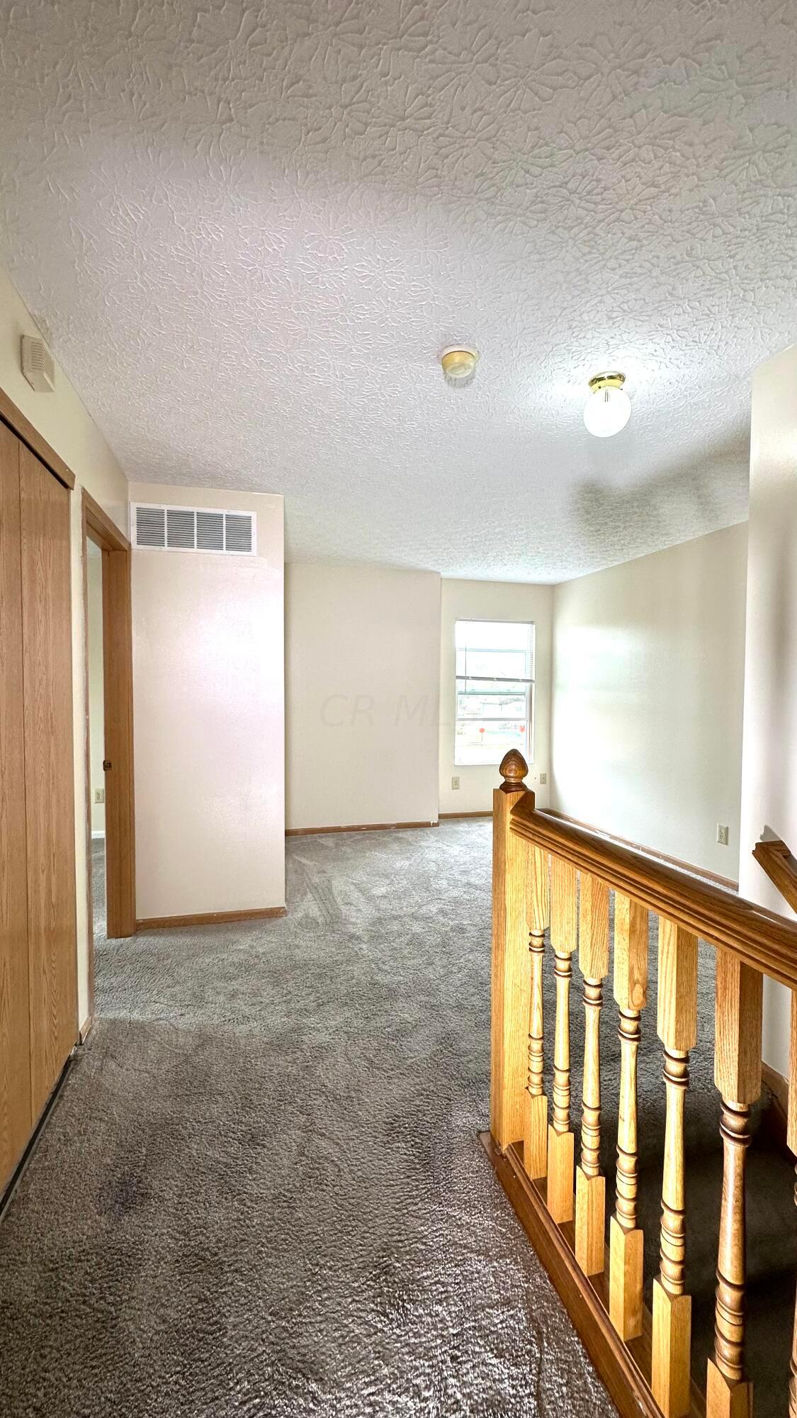 2746 Northwold Road Columbus, OH 43231 - Photo 12 of 31 living area