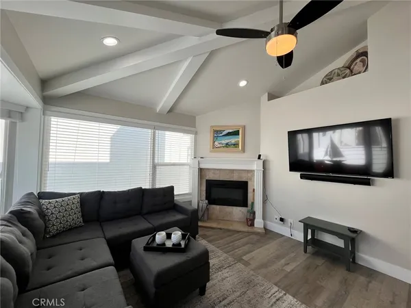 $4,200 | 602 1/2 Narcissus Avenue, Corona del Mar, CA 92625