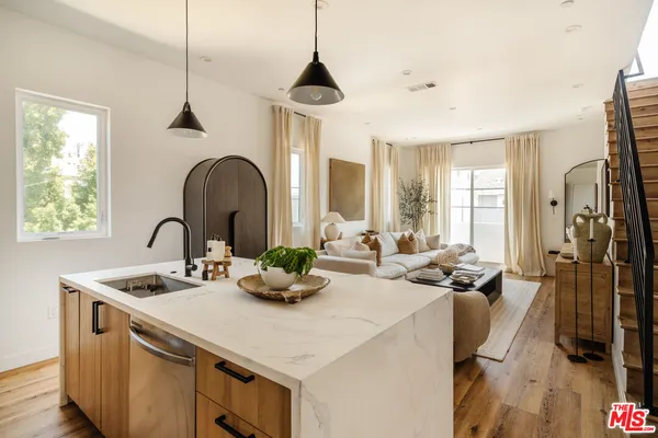 $5,041 | 4460 West Maplewood Avenue, Unit 1/4, Los Angeles, CA 90004