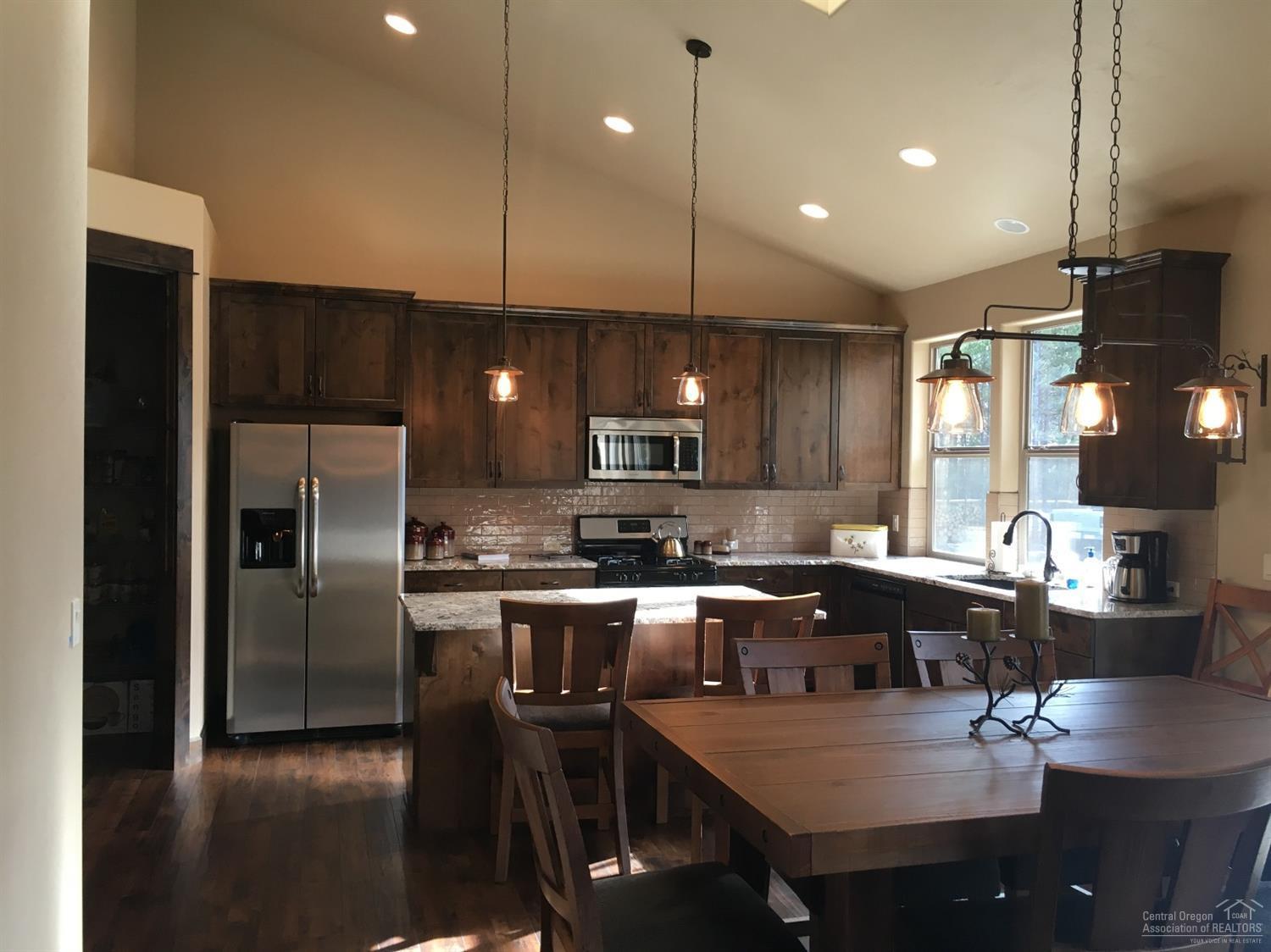 17035 Glendale Road Bend, OR 97707 - Photo 3 of 7 Dining room and kitchen of similar compl