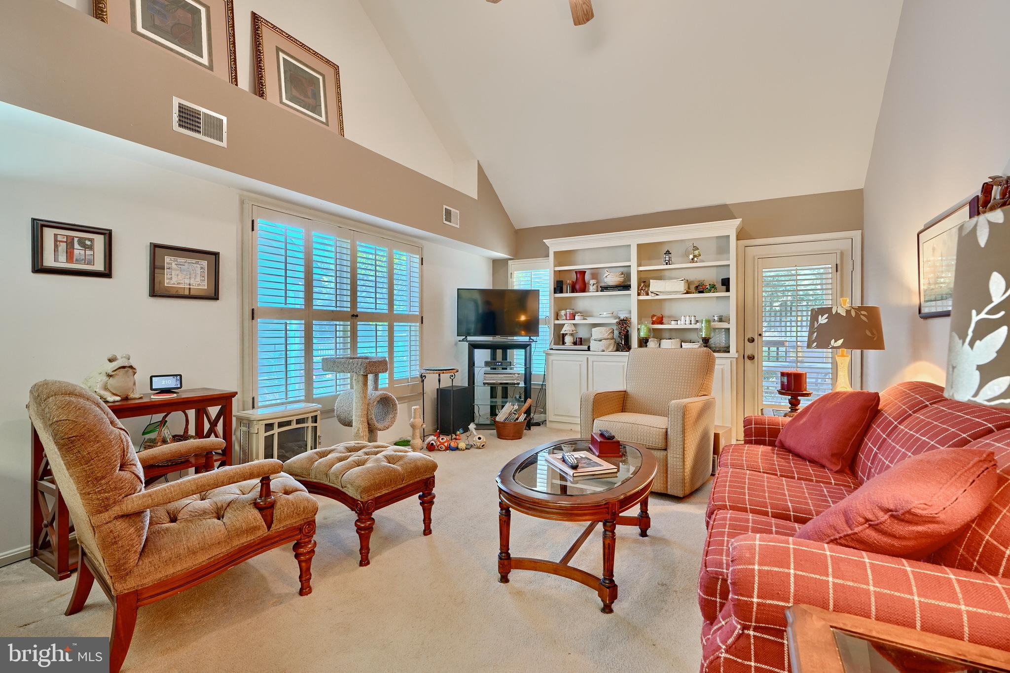793 Eastern Point Road Annapolis, MD 21401 - Photo 14 of 44 Family room with vaulted ceiling