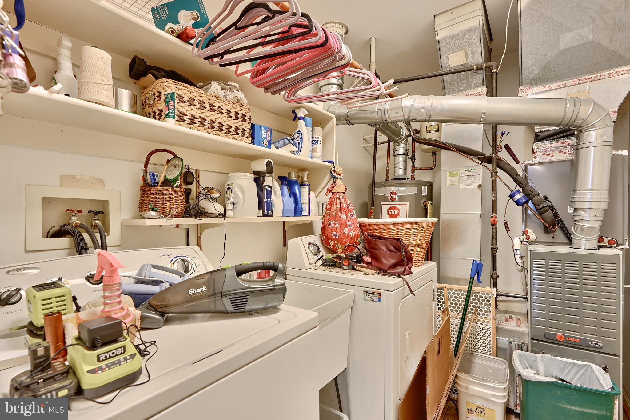 793 Eastern Point Road Annapolis, MD 21401 - Photo 25 of 44 Laundry/mudroom off of garage