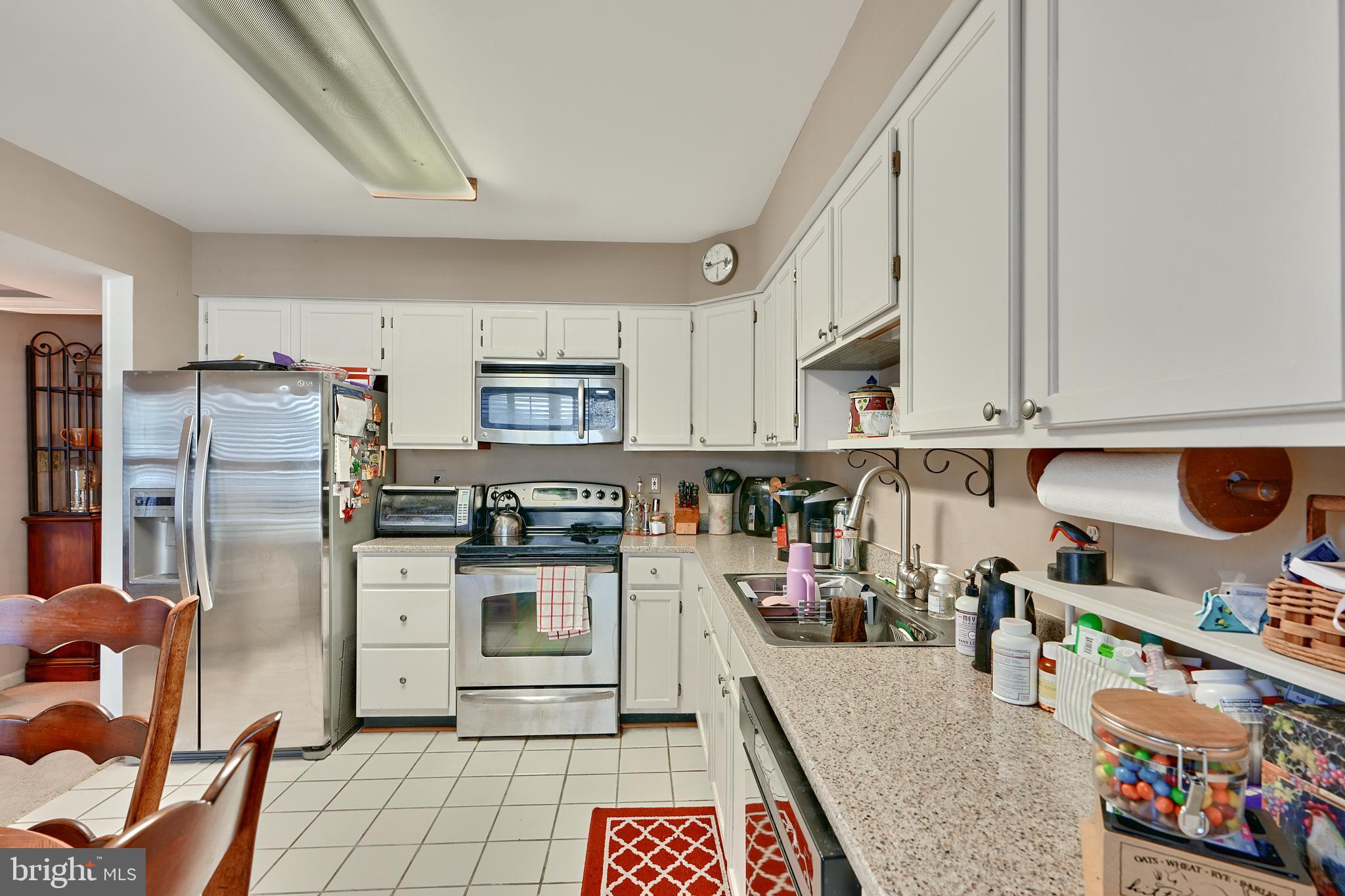 793 Eastern Point Road Annapolis, MD 21401 - Photo 10 of 44 Ample cabinet and counter space