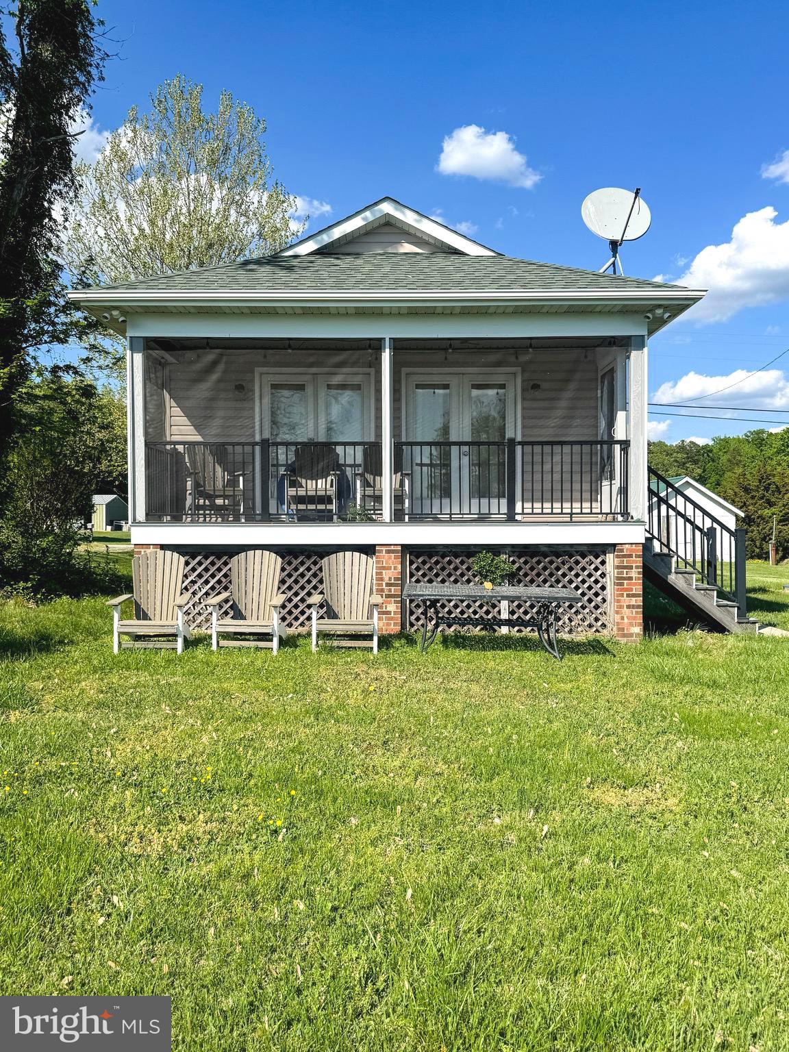 Rare waterfront rental opportunity!