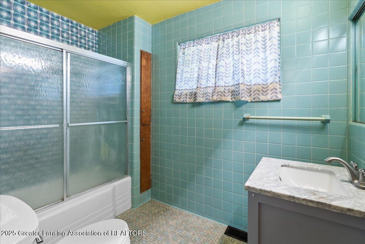 3341 Tecumseh River Road Lansing, MI 48906 - Photo 17 of 34 28-Media Jett - 27