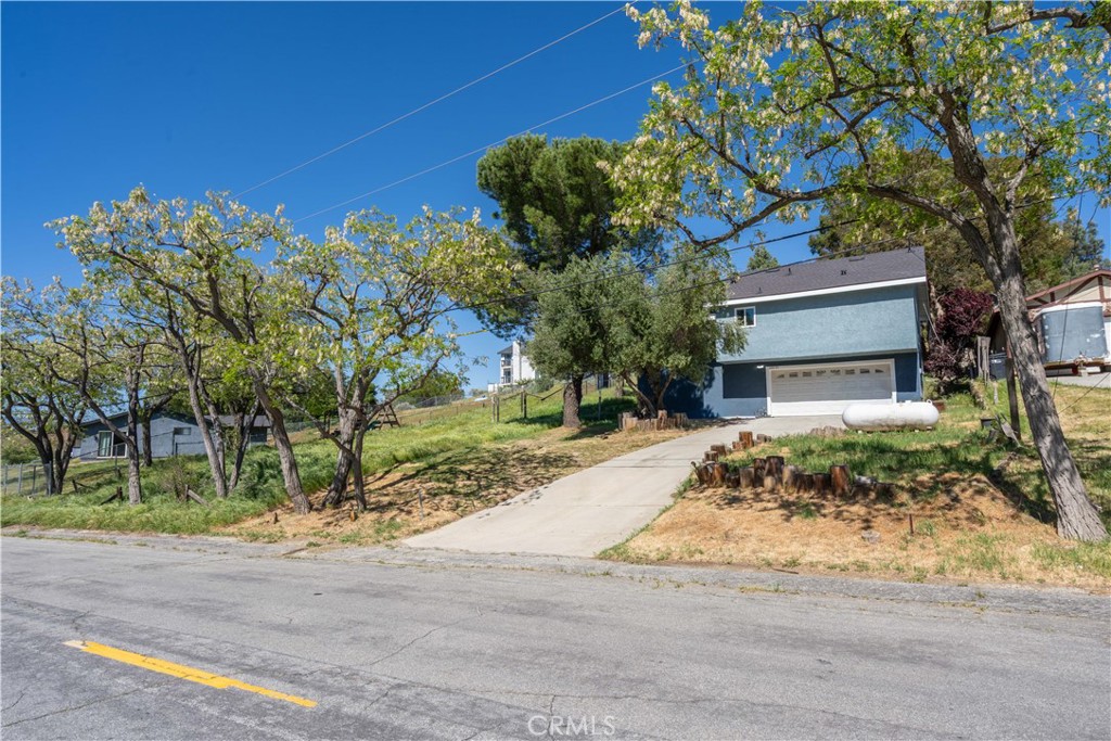 42640 Ranch Club Road Lake Hughes, CA 93532 - Photo 2 of 27