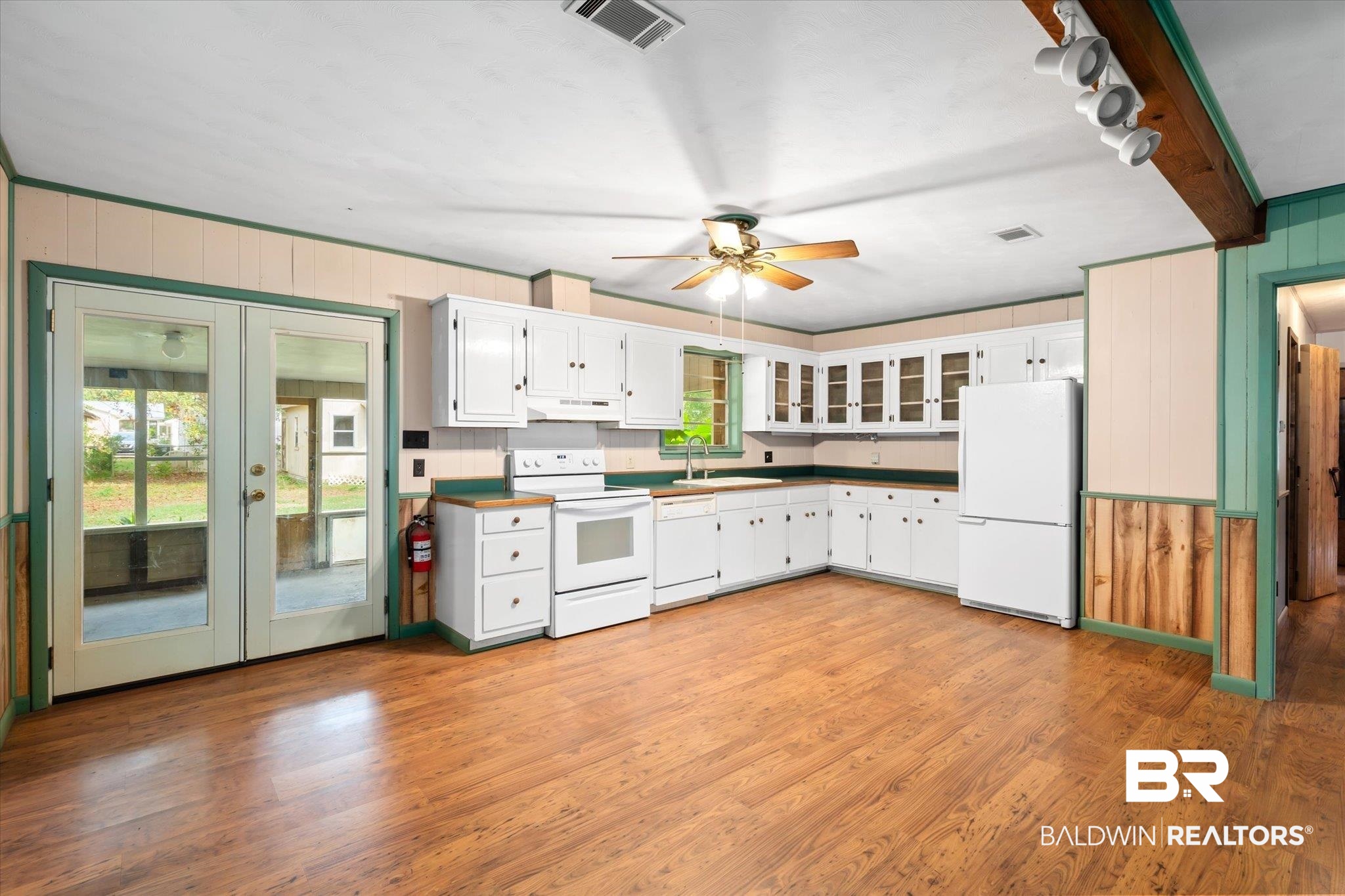 1001 South Bay Street Foley, AL 36535 - Photo 3 of 18