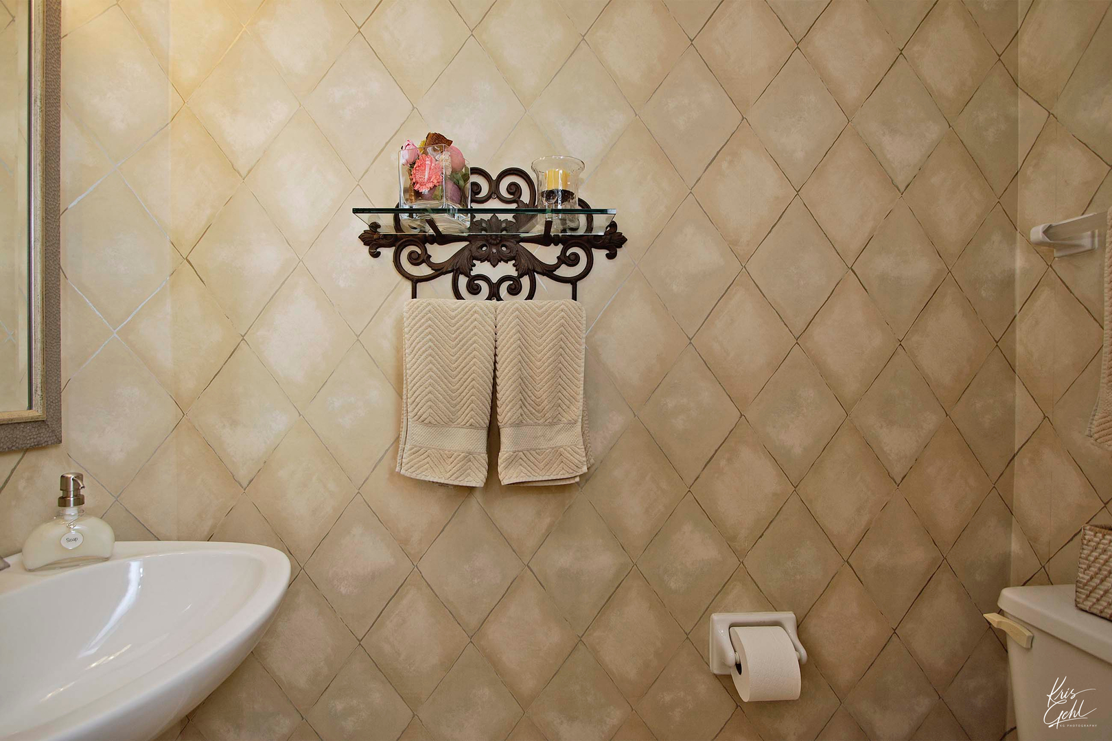515 Capital Lane Gurnee, IL 60031 - Photo 15 of 32 a bathroom with a sink toilet and vanity