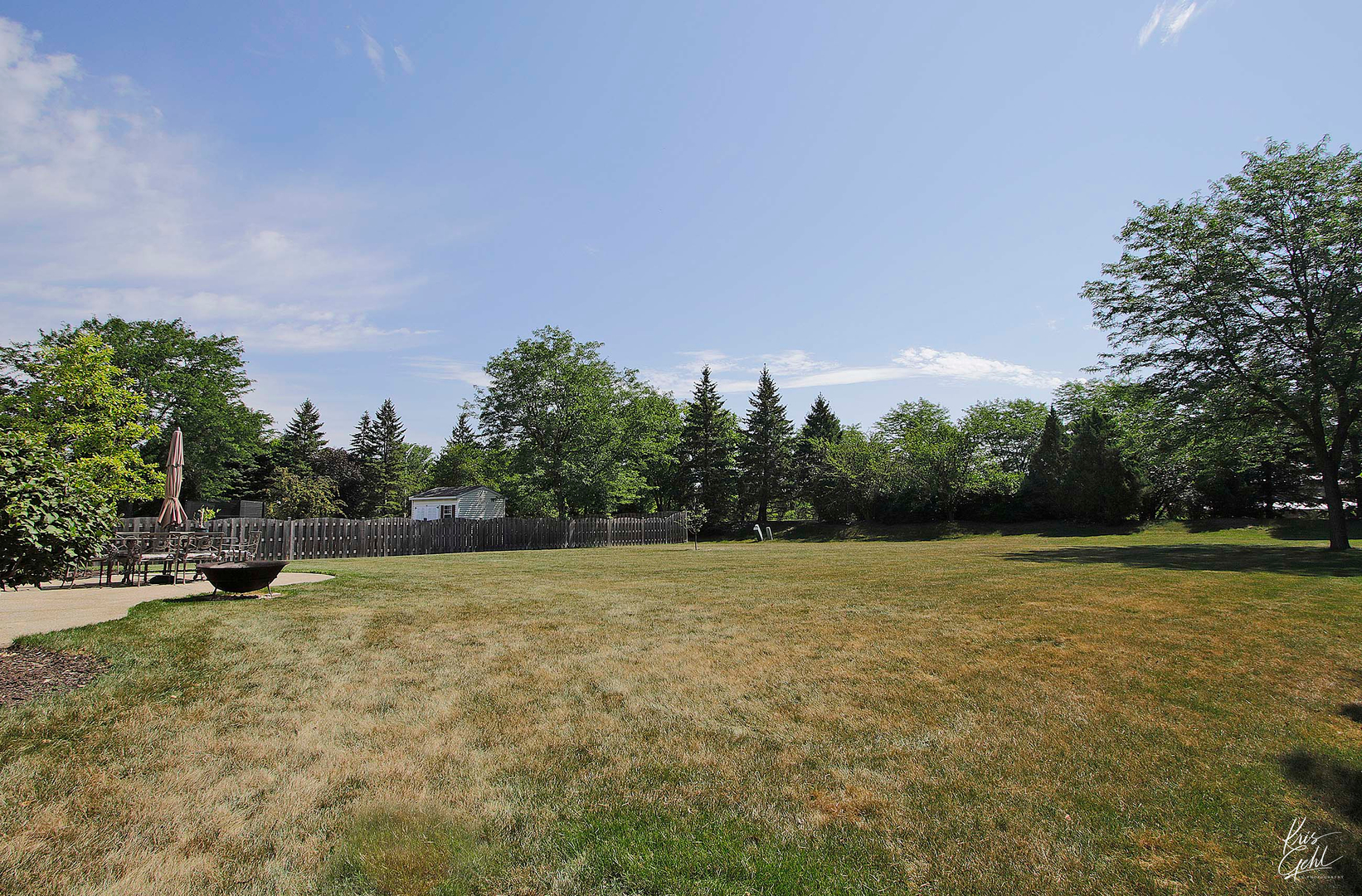 515 Capital Lane Gurnee, IL 60031 - Photo 27 of 32 a view of an outdoor space and a yard