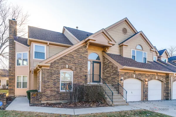 $389,900 | 76 Willow Parkway, Buffalo Grove, IL 60089