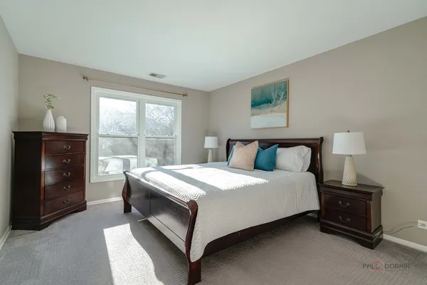$389,900 | 76 Willow Parkway, Buffalo Grove, IL 60089