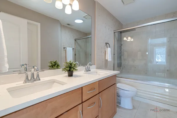 $389,900 | 76 Willow Parkway, Buffalo Grove, IL 60089
