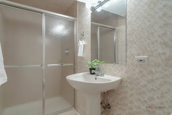 $389,900 | 76 Willow Parkway, Buffalo Grove, IL 60089